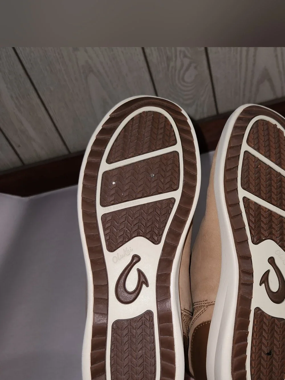 OluKai Malua Hulu Genuine Shearling Tan/Tapa Nubuck Leather Sneaker Women US 7